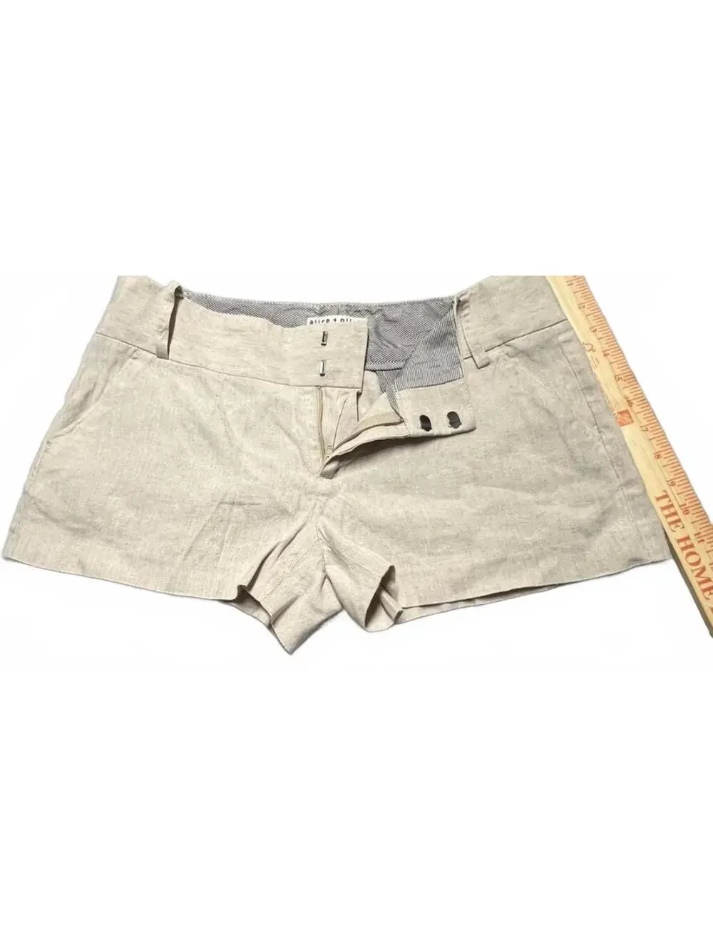 Alice + Olivia Arthur Linen Blend Tailored Shorts Beige Quiet Luxury Size 8 - Picture 2 of 6